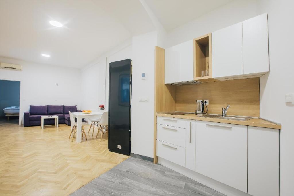 Apartment Center - Kersnikova Ljubljana Exteriör bild